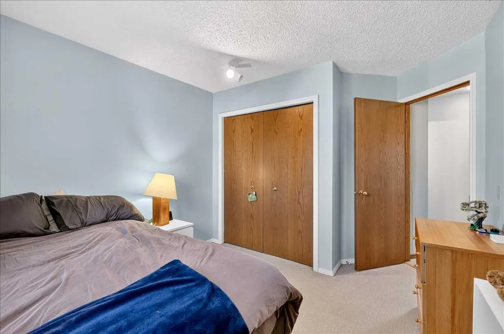 14 Hawkdale Gate NW Calgary AB T3G 2W6