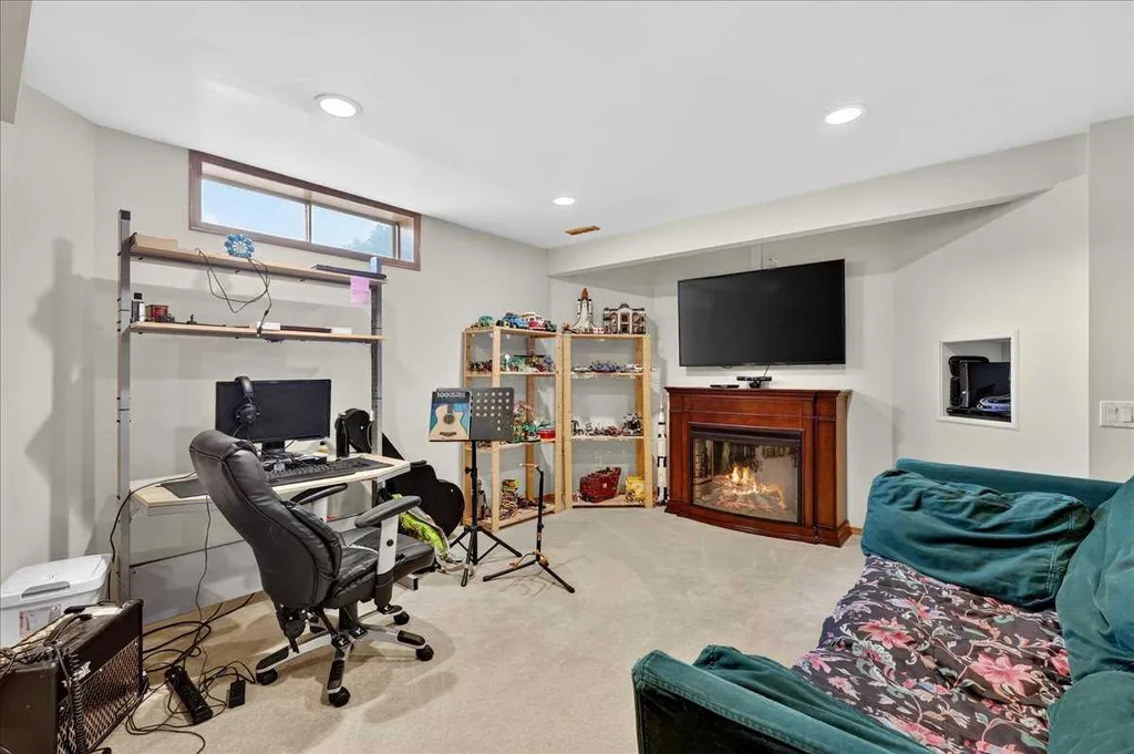 14 Hawkdale Gate NW Calgary AB T3G 2W6