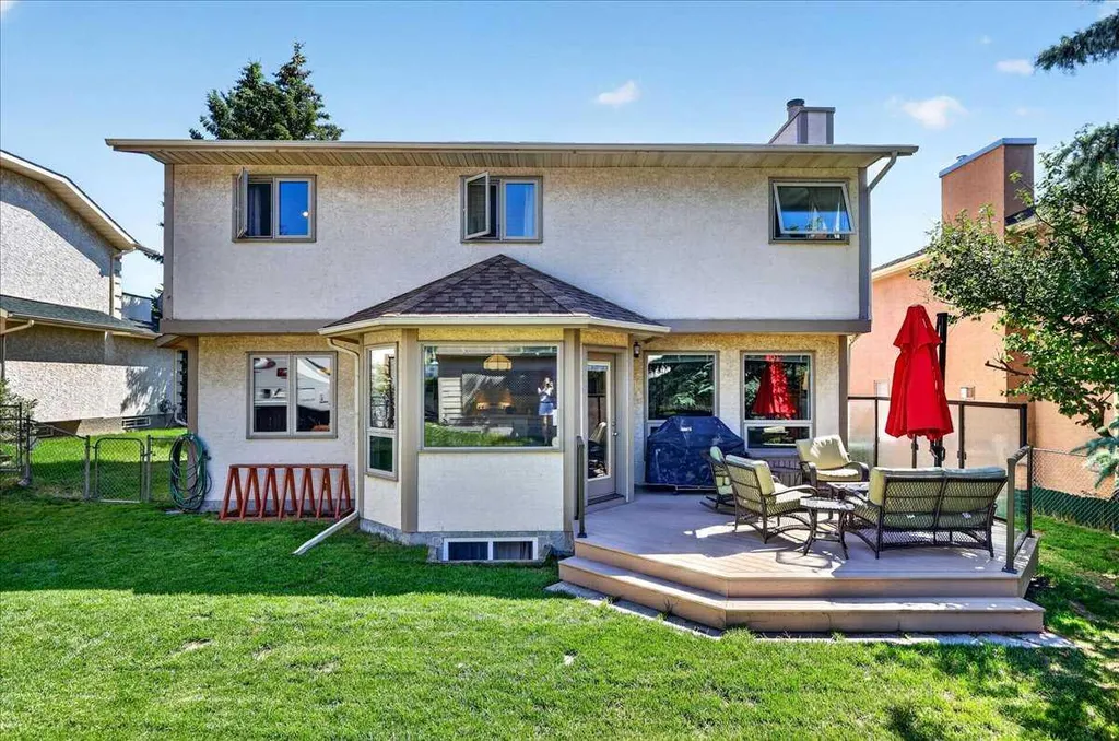 14 Hawkdale Gate NW Calgary AB T3G 2W6