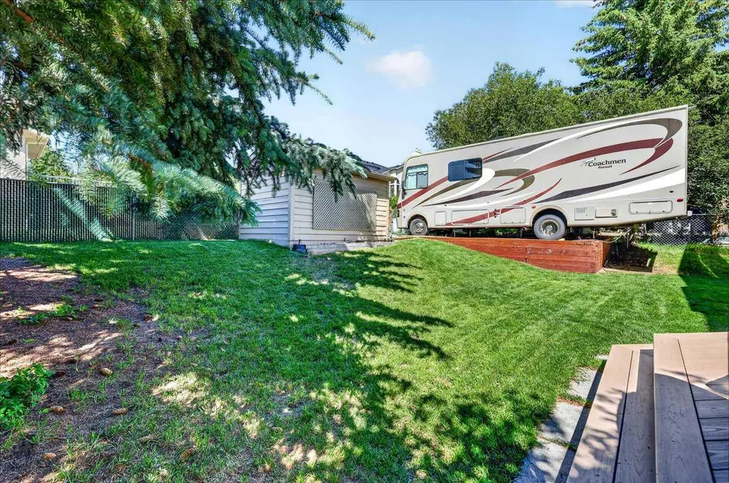 14 Hawkdale Gate NW Calgary AB T3G 2W6
