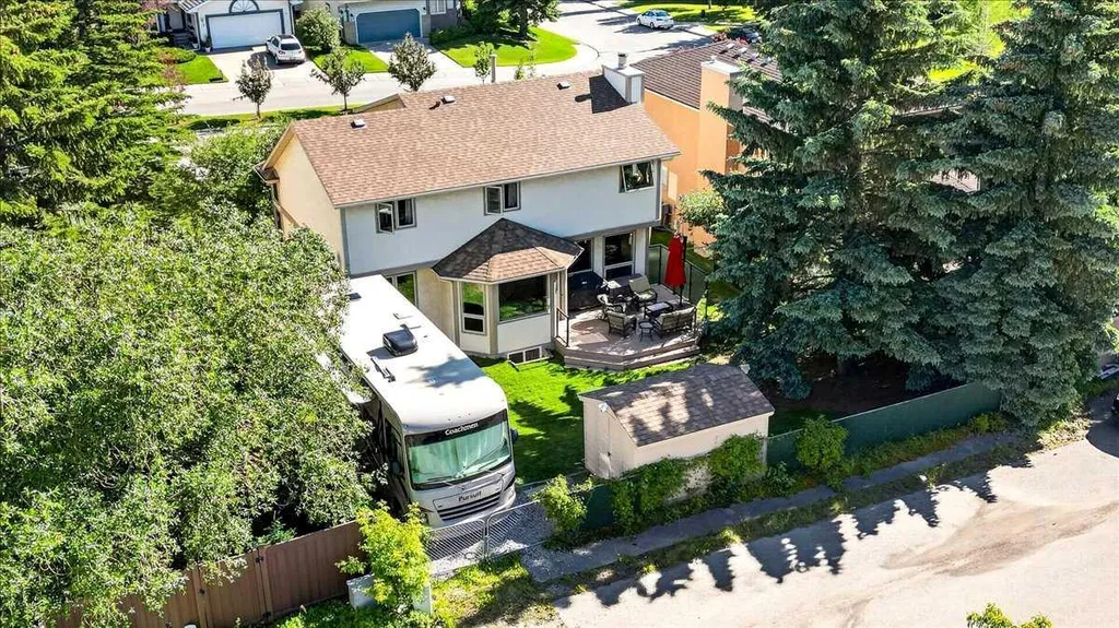 14 Hawkdale Gate NW Calgary AB T3G 2W6
