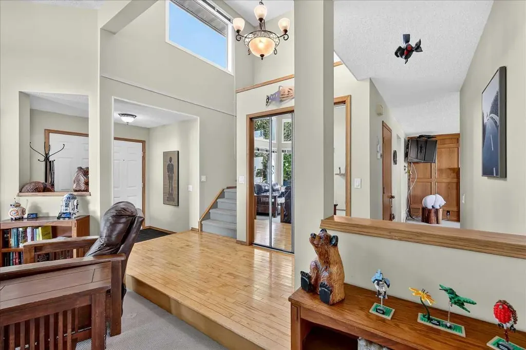 14 Hawkdale Gate NW Calgary AB T3G 2W6