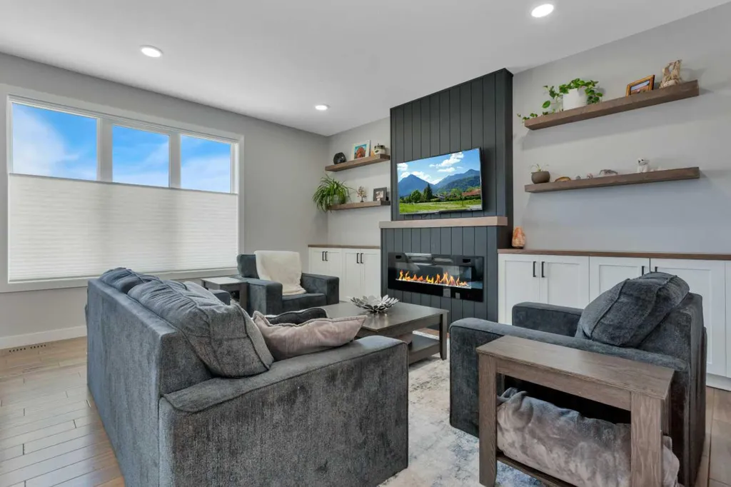 132 Hollman Close E Penhold AB T0M 1R0
