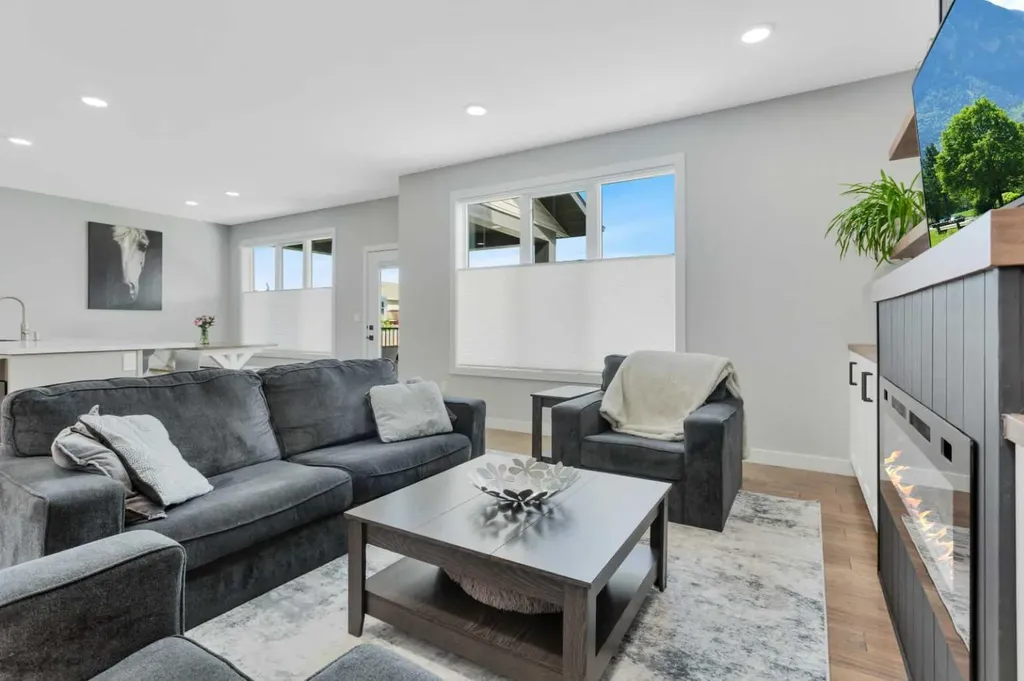 132 Hollman Close E Penhold AB T0M 1R0