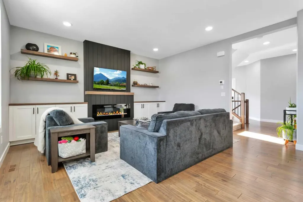 132 Hollman Close E Penhold AB T0M 1R0