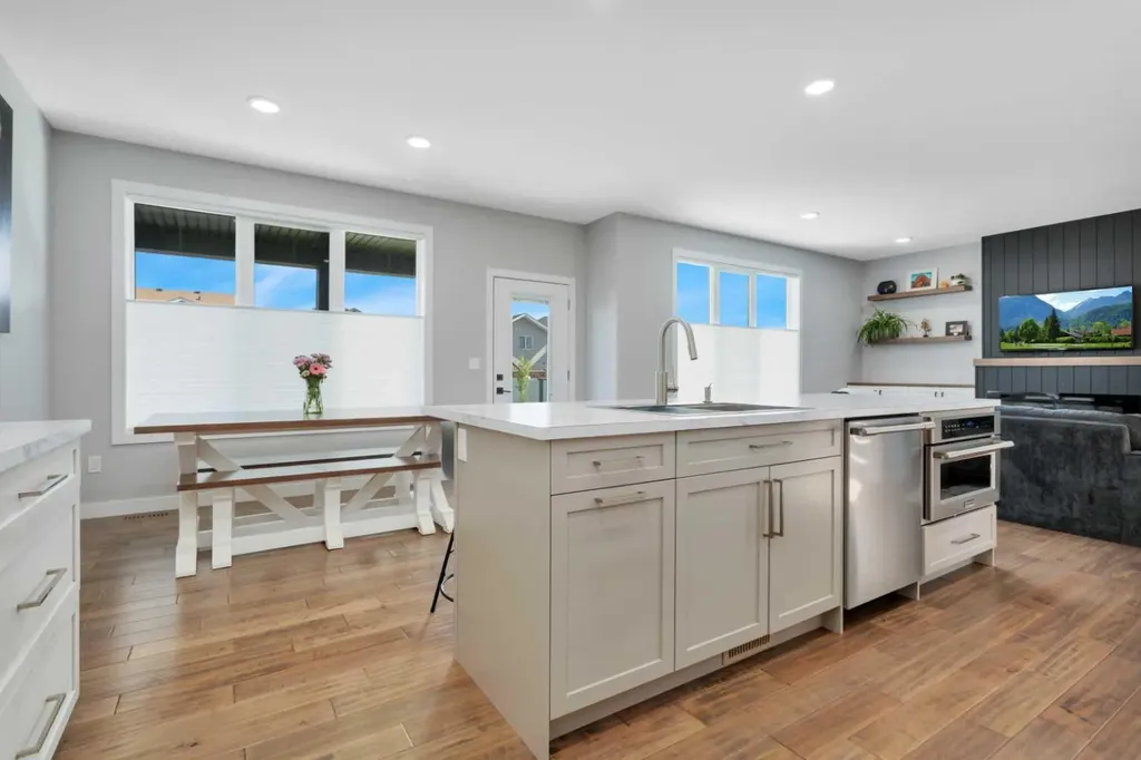132 Hollman Close E Penhold AB T0M 1R0
