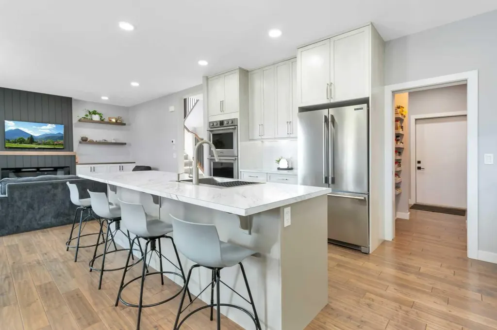 132 Hollman Close E Penhold AB T0M 1R0