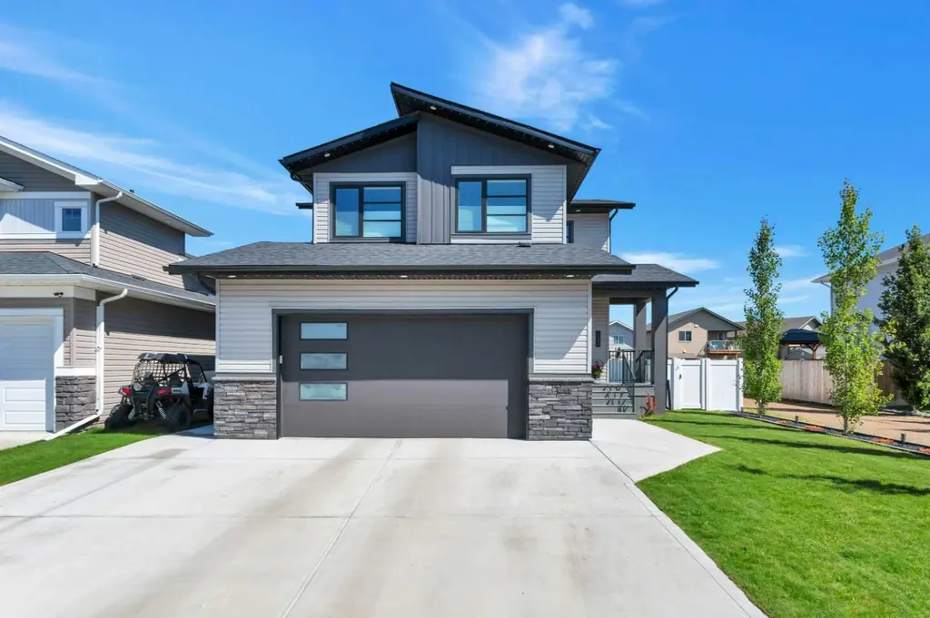 132 Hollman Close E Penhold AB T0M 1R0