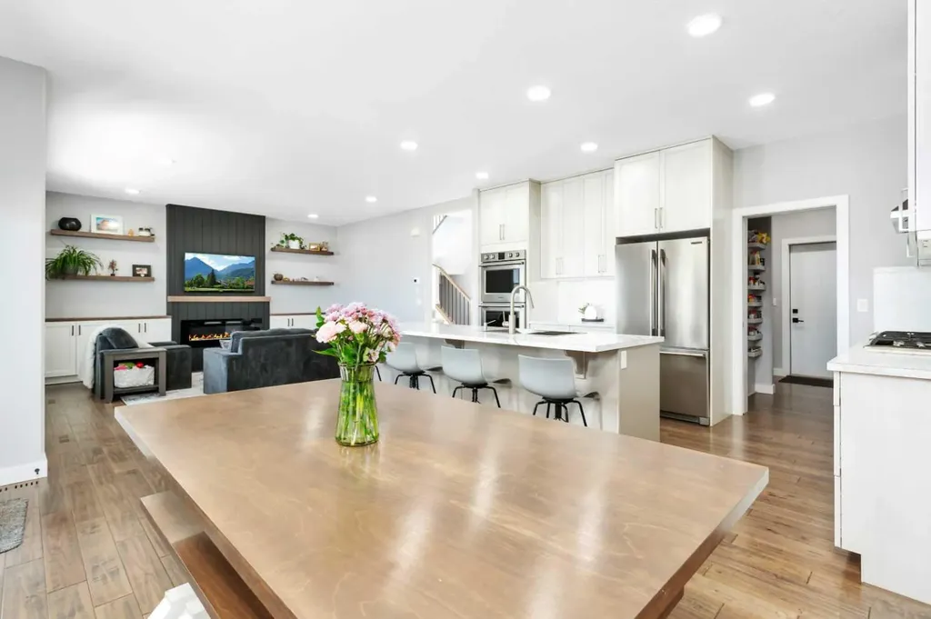 132 Hollman Close E Penhold AB T0M 1R0