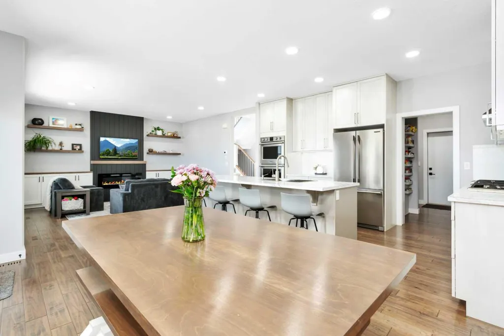 132 Hollman Close E Penhold AB T0M 1R0