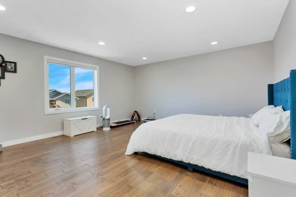 132 Hollman Close E Penhold AB T0M 1R0