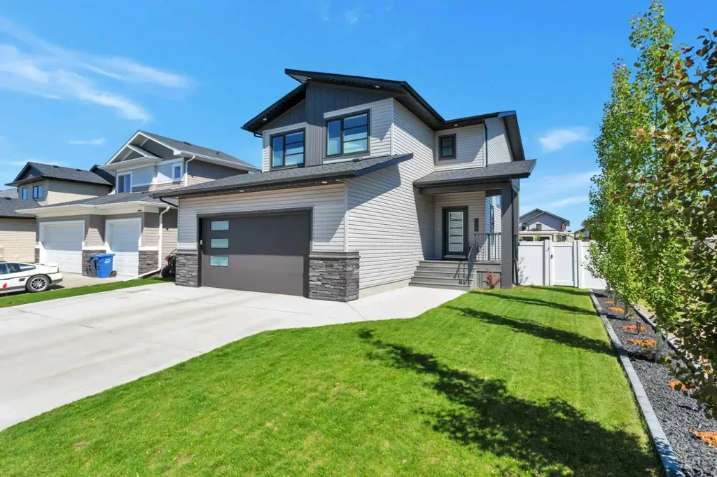 132 Hollman Close E Penhold AB T0M 1R0