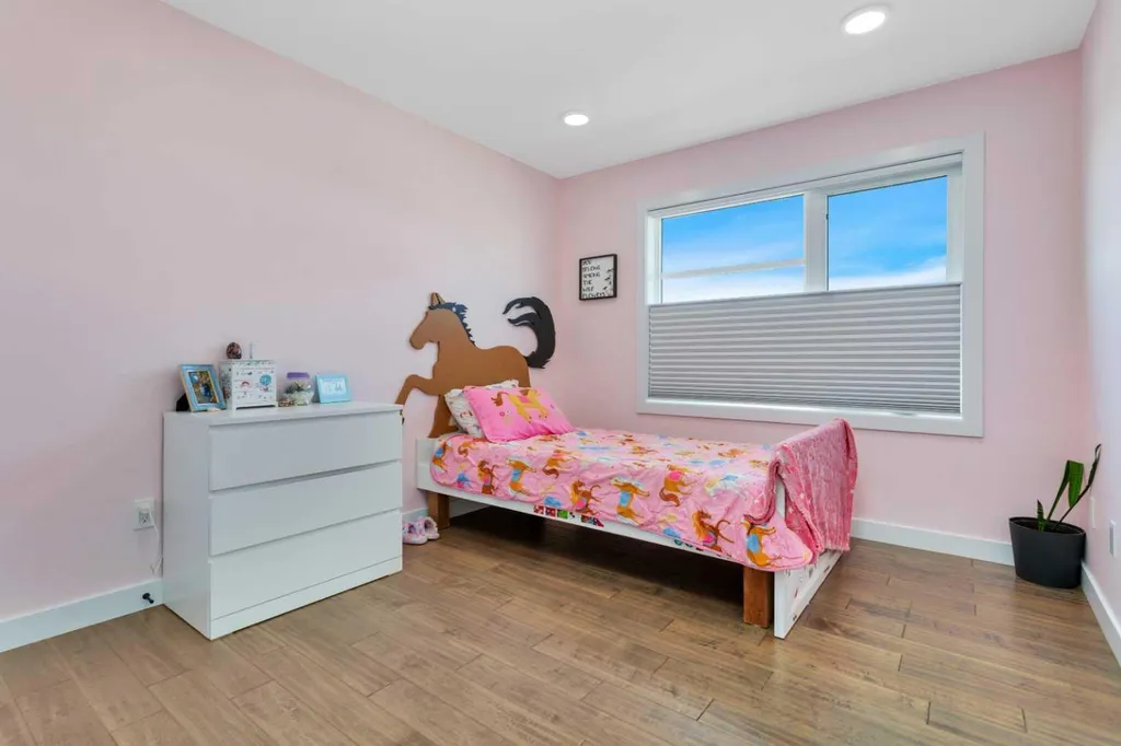 132 Hollman Close E Penhold AB T0M 1R0