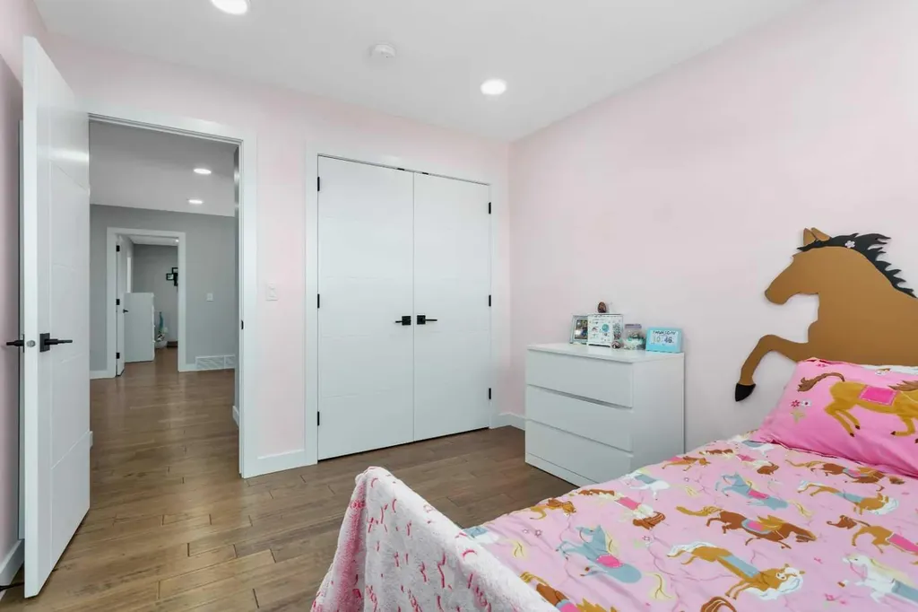 132 Hollman Close E Penhold AB T0M 1R0