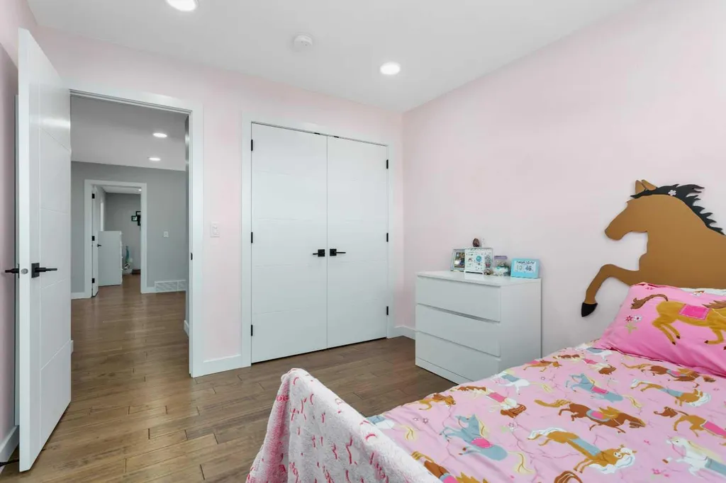 132 Hollman Close E Penhold AB T0M 1R0