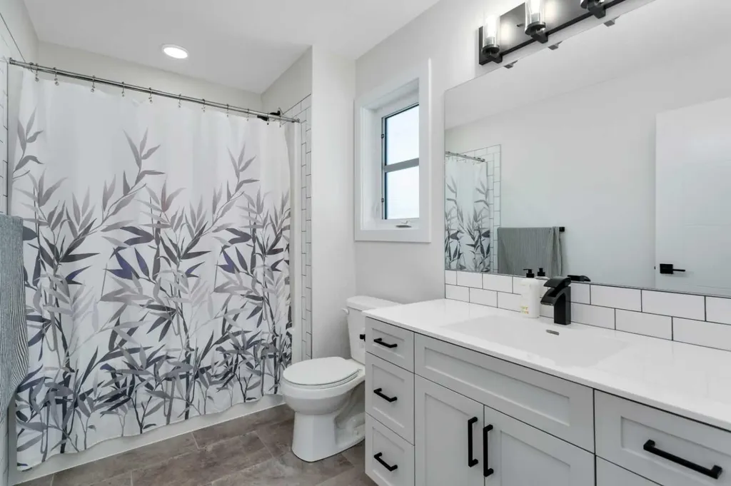 132 Hollman Close E Penhold AB T0M 1R0