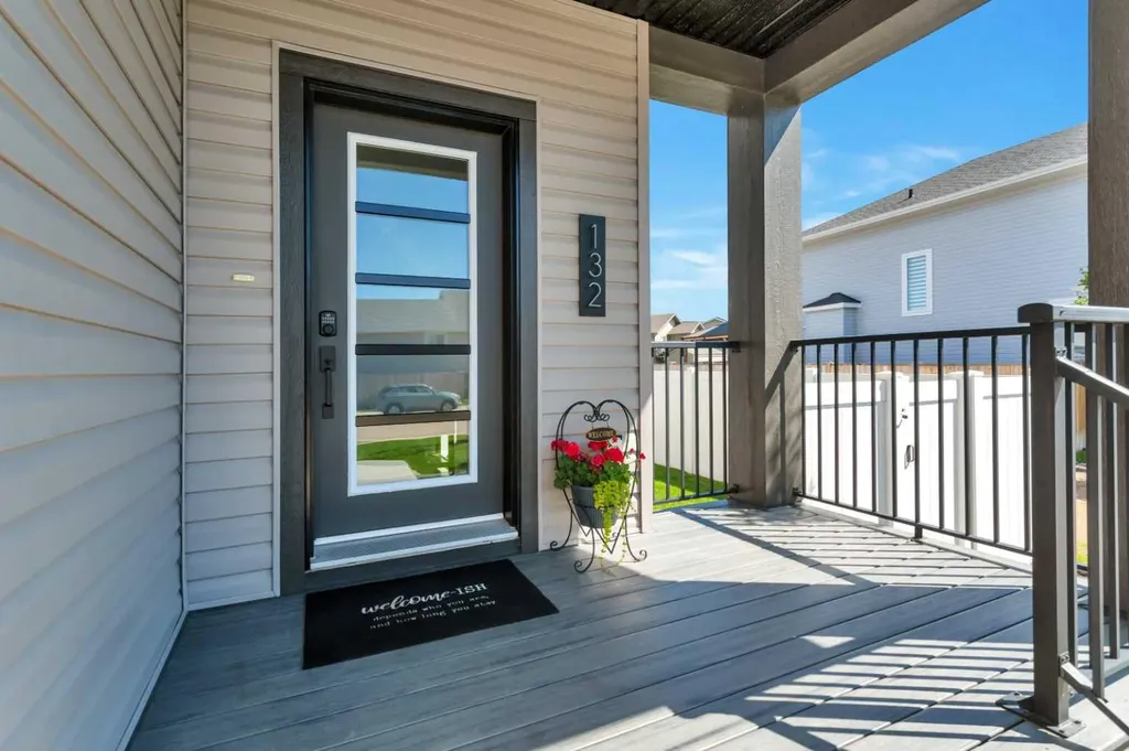 132 Hollman Close E Penhold AB T0M 1R0