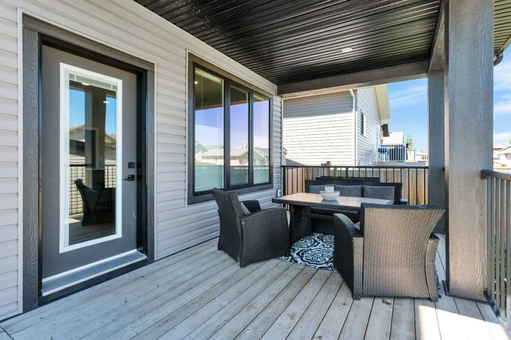 132 Hollman Close E Penhold AB T0M 1R0