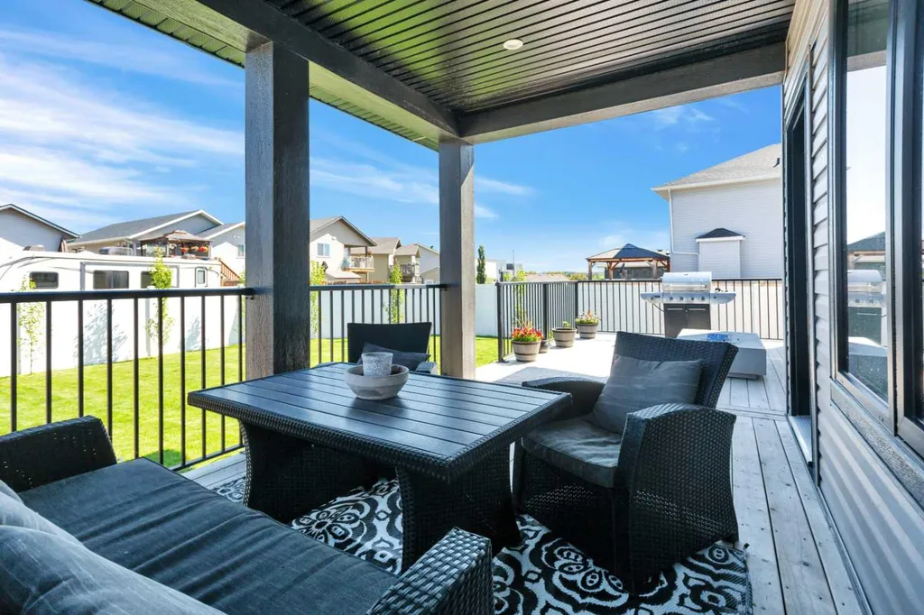 132 Hollman Close E Penhold AB T0M 1R0
