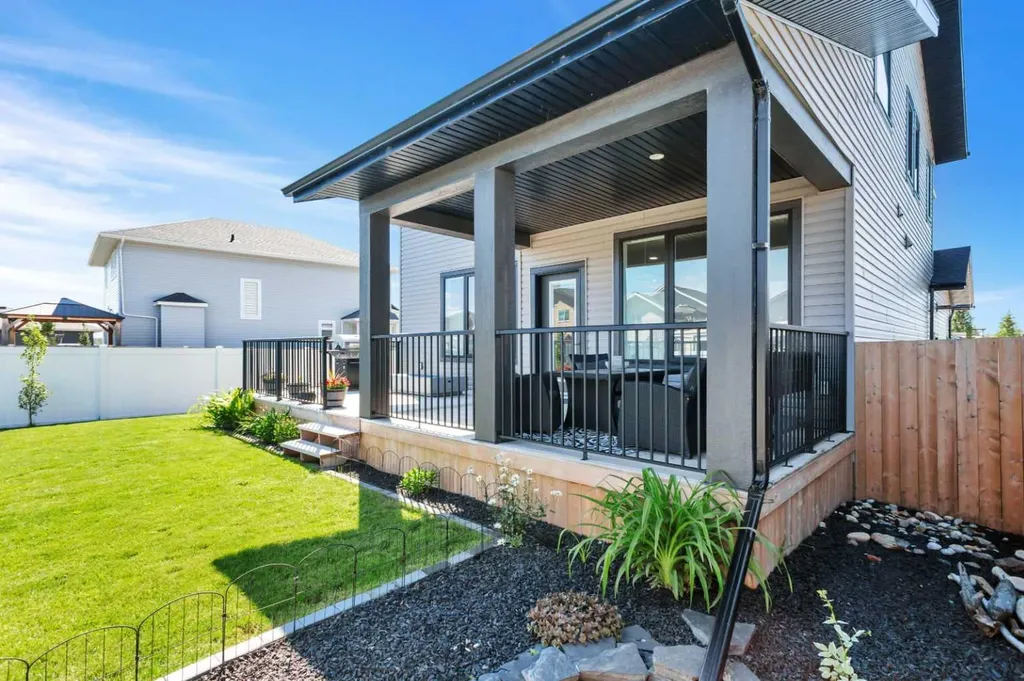 132 Hollman Close E Penhold AB T0M 1R0