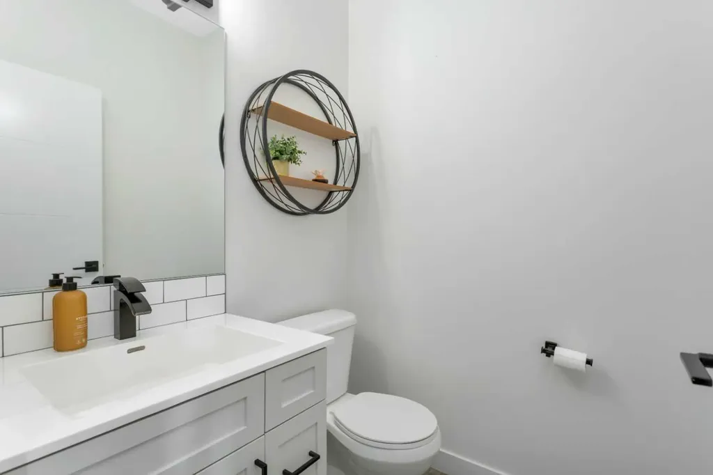 132 Hollman Close E Penhold AB T0M 1R0