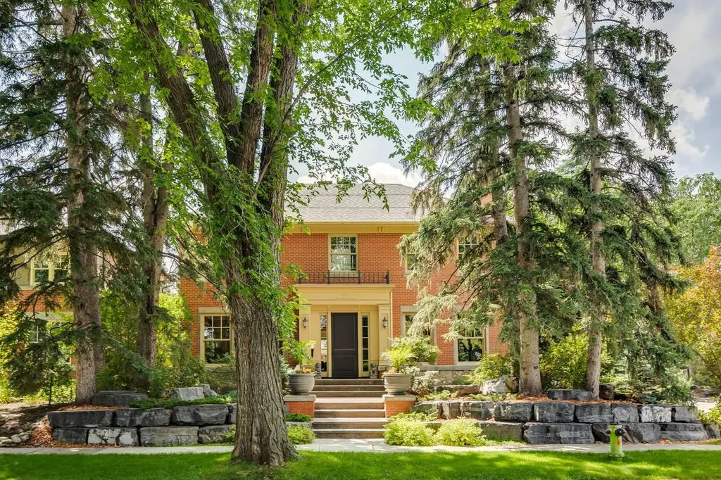729 Riverdale Avenue SW Calgary AB T2S 0Y4