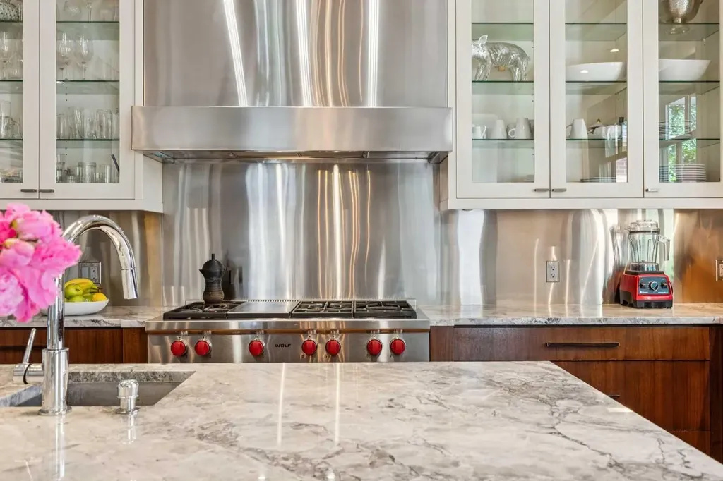 729 Riverdale Avenue SW Calgary AB T2S 0Y4