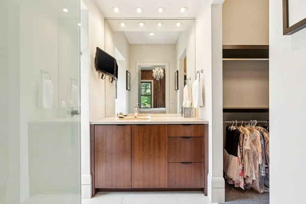 729 Riverdale Avenue SW Calgary AB T2S 0Y4