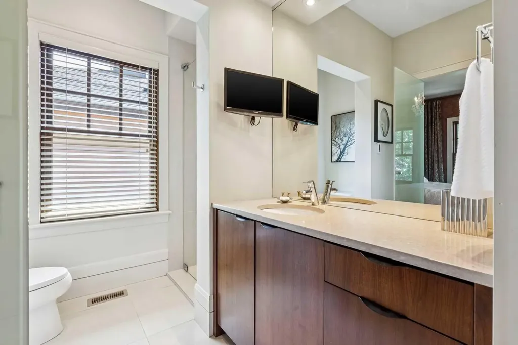 729 Riverdale Avenue SW Calgary AB T2S 0Y4