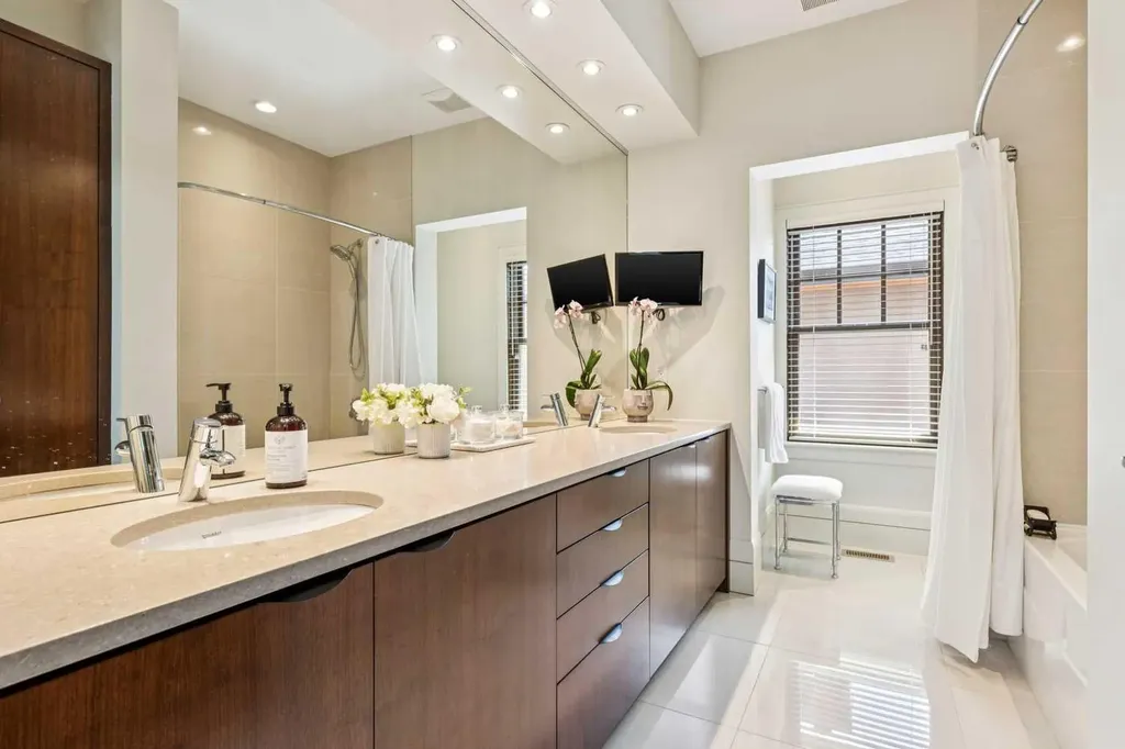 729 Riverdale Avenue SW Calgary AB T2S 0Y4