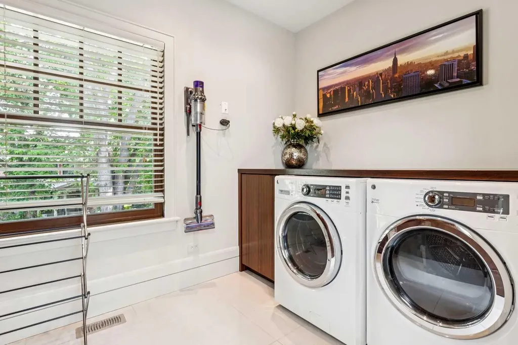 729 Riverdale Avenue SW Calgary AB T2S 0Y4