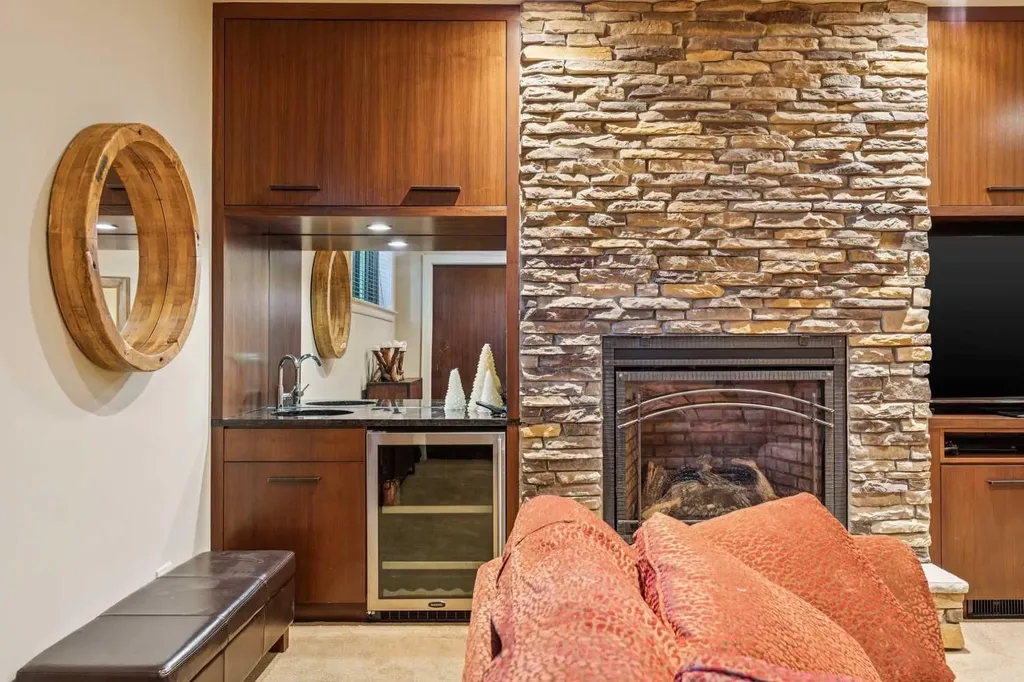 729 Riverdale Avenue SW Calgary AB T2S 0Y4