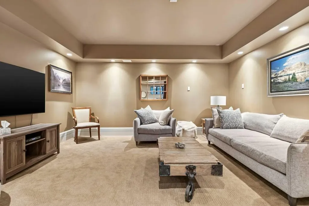 729 Riverdale Avenue SW Calgary AB T2S 0Y4