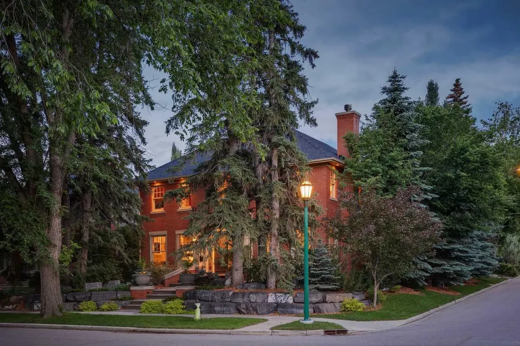 729 Riverdale Avenue SW Calgary AB T2S 0Y4