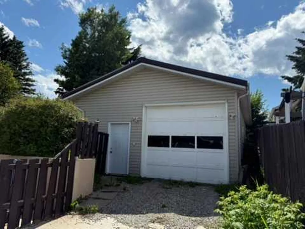 178 Hansen Drive Hinton AB T7V 1J2