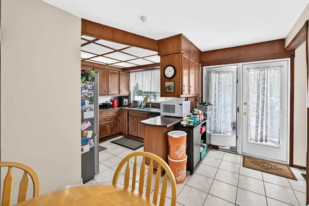 16501 106 Avenue NW Edmonton AB T5P 0X1