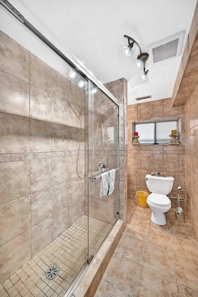 16501 106 Avenue NW Edmonton AB T5P 0X1
