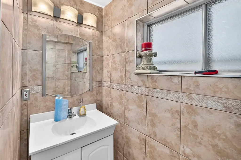 16501 106 Avenue NW Edmonton AB T5P 0X1