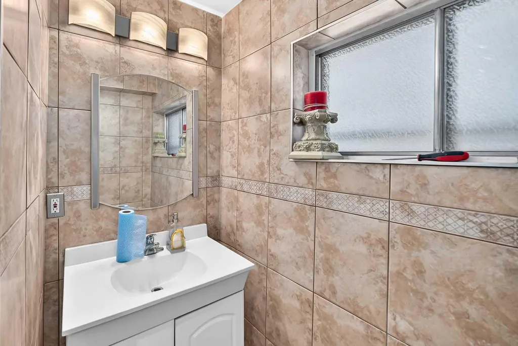 16501 106 Avenue NW Edmonton AB T5P 0X1