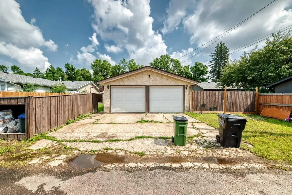 16501 106 Avenue NW Edmonton AB T5P 0X1