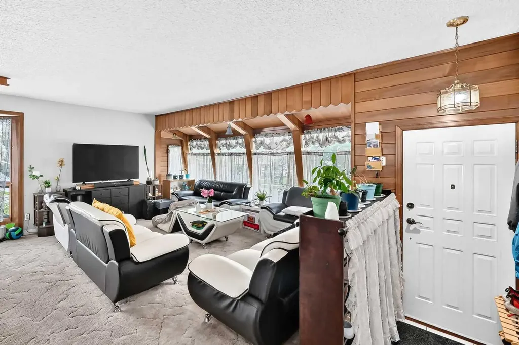 16501 106 Avenue NW Edmonton AB T5P 0X1