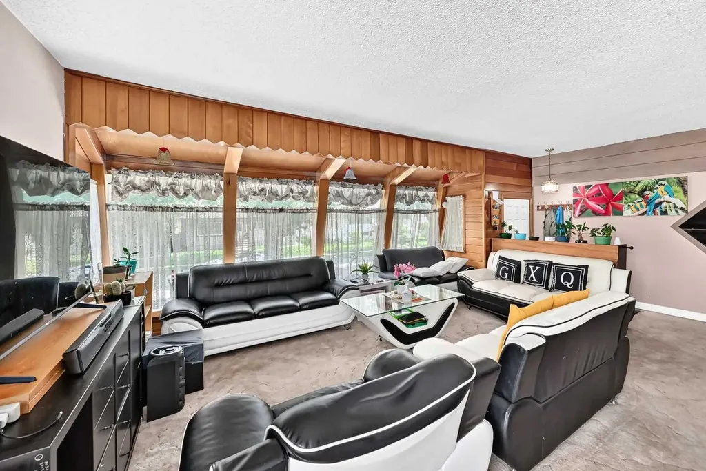 16501 106 Avenue NW Edmonton AB T5P 0X1