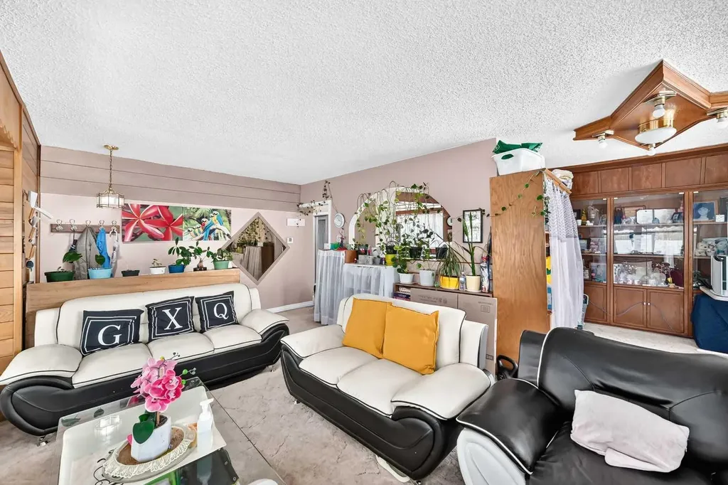 16501 106 Avenue NW Edmonton AB T5P 0X1