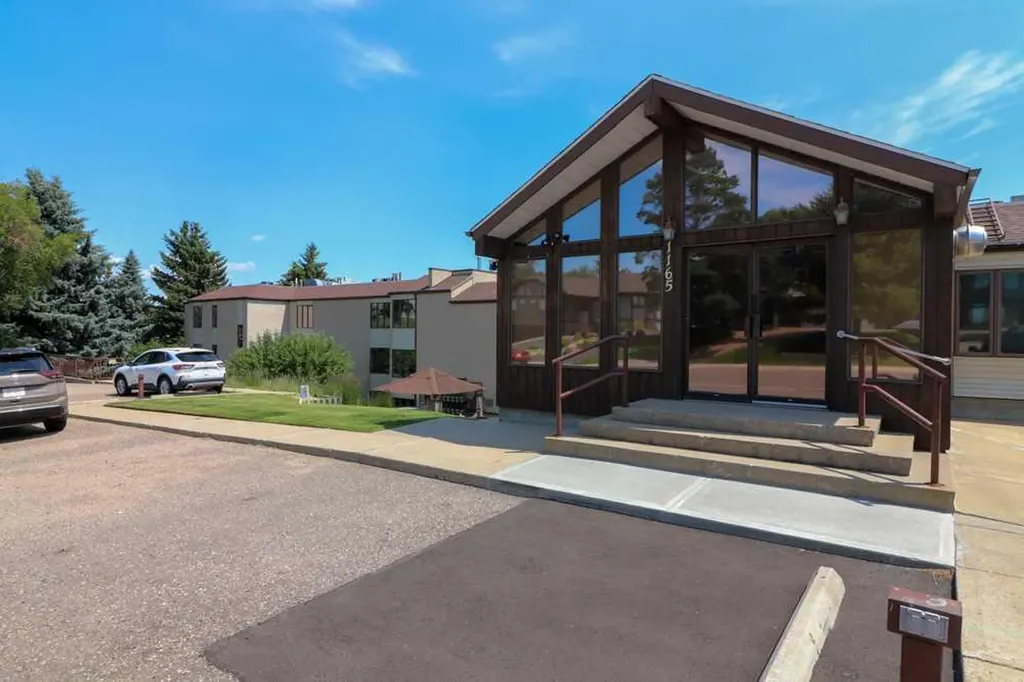 1165 16 Street NE Medicine Hat AB T1C1P7