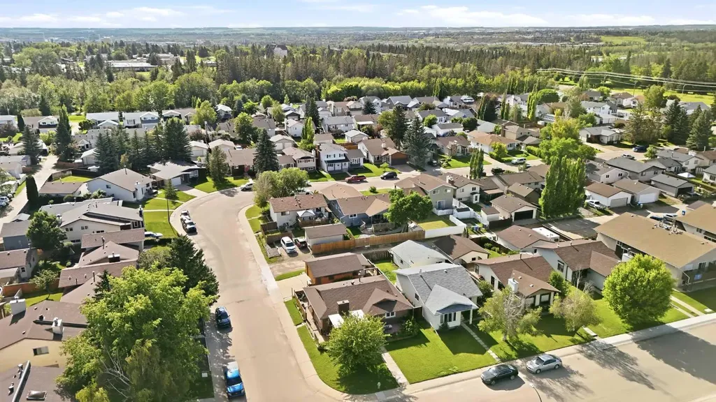 53 Card Crescent Red Deer AB T4P 2E2