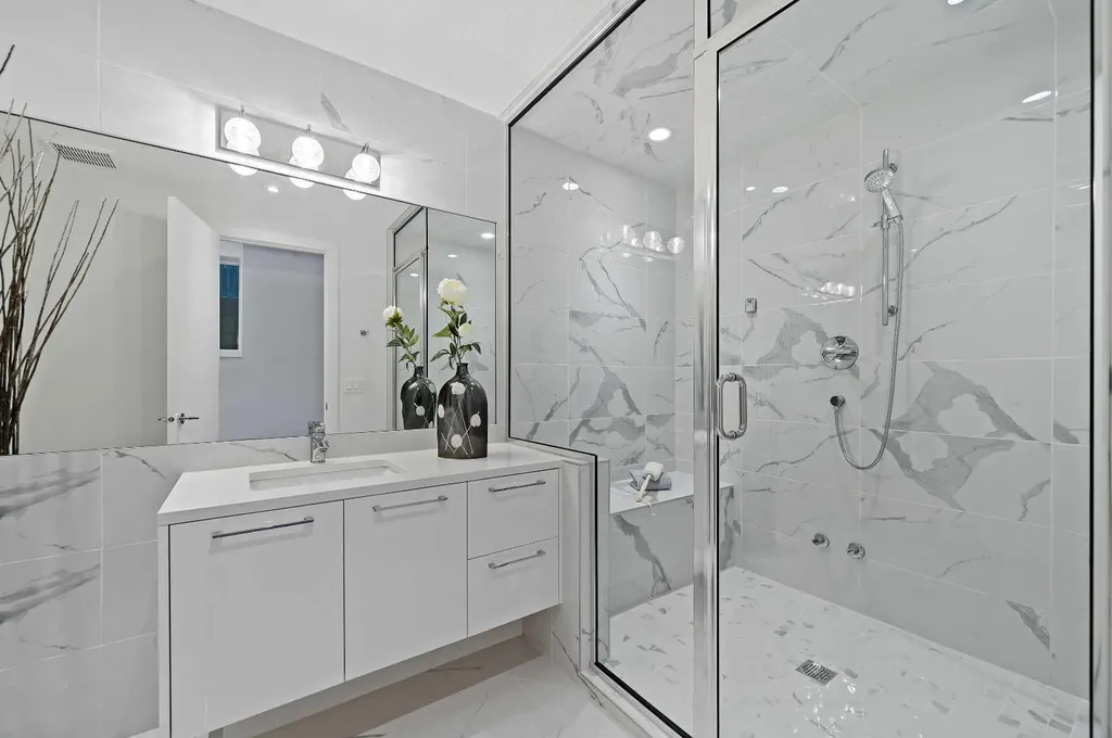 2115 Bowness Road NW Calgary AB T2N 3L2