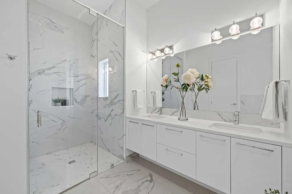 2115 Bowness Road NW Calgary AB T2N 3L2