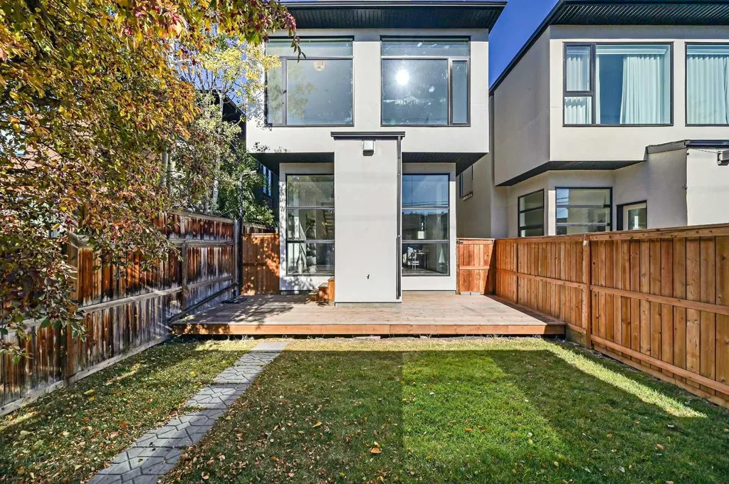 2115 Bowness Road NW Calgary AB T2N 3L2