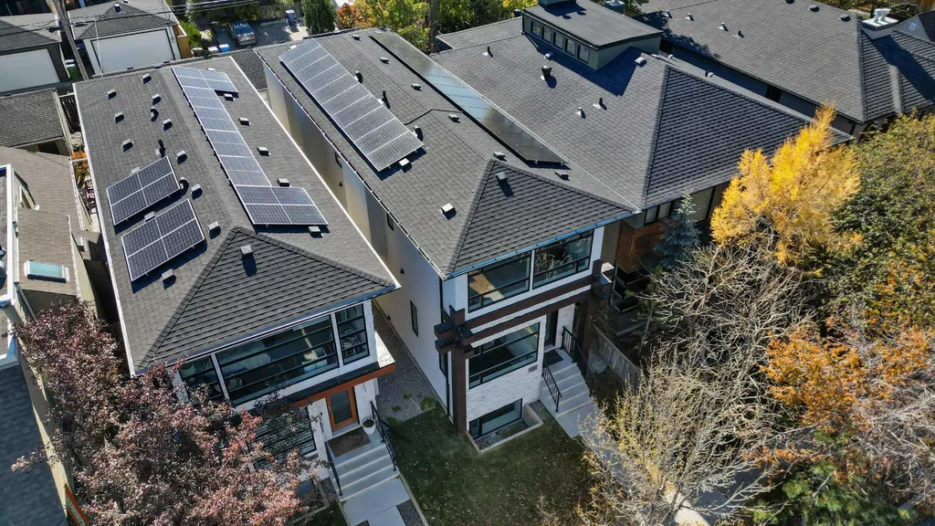 2115 Bowness Road NW Calgary AB T2N 3L2