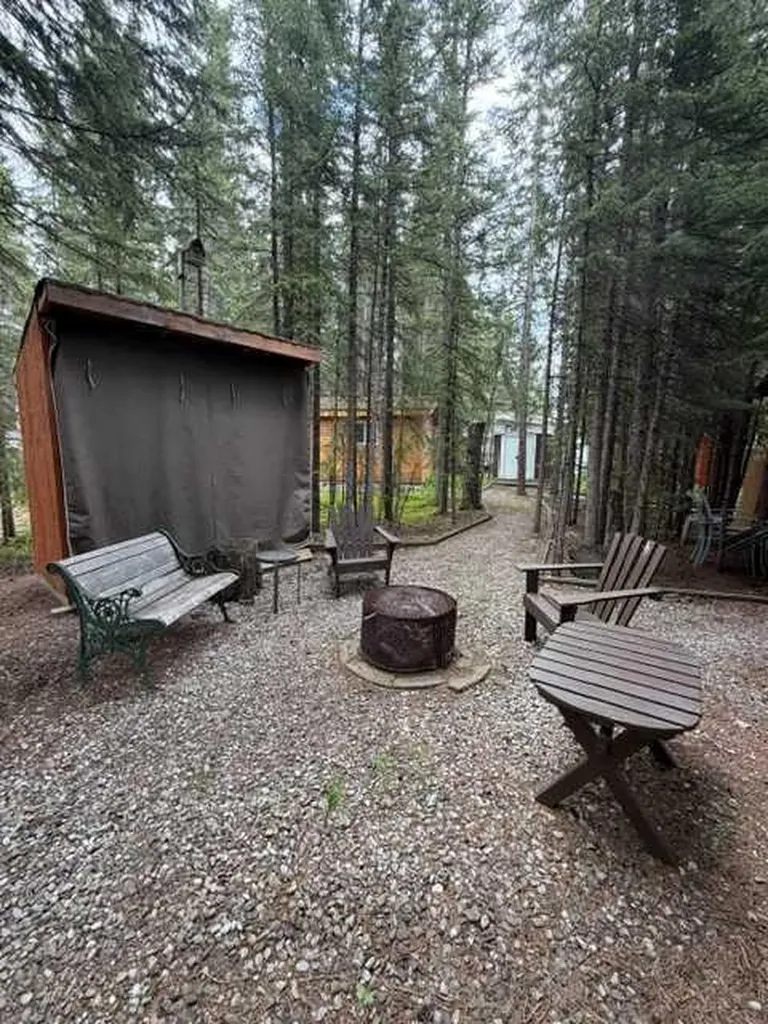 110-200 4 Avenue SW Sundre AB T0M 1X0